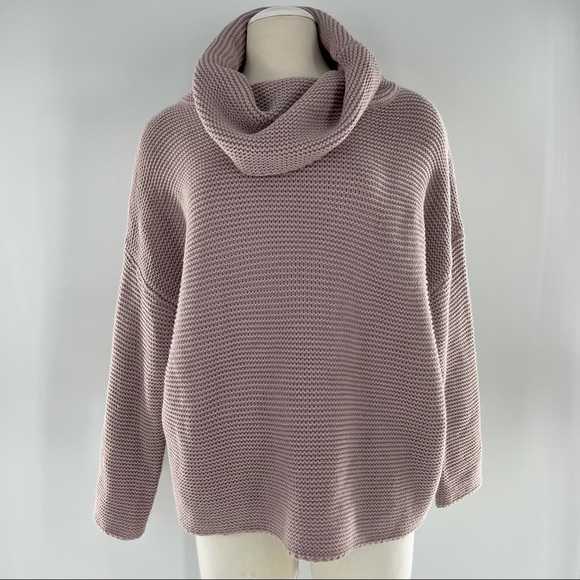 Sweaters - Turtleneck Sweater